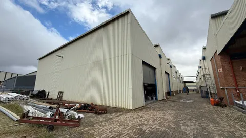 13 West View Road, Clayville Building 4 - 1972m² Industrial Prop To Let (11)